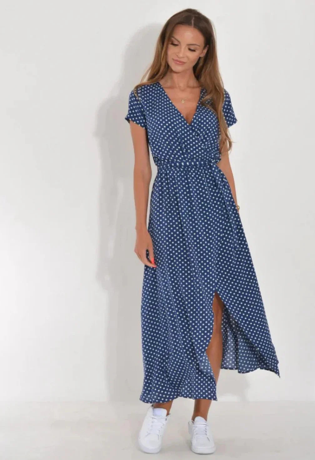 Amoura – Elegant High Slit V-neck Dress