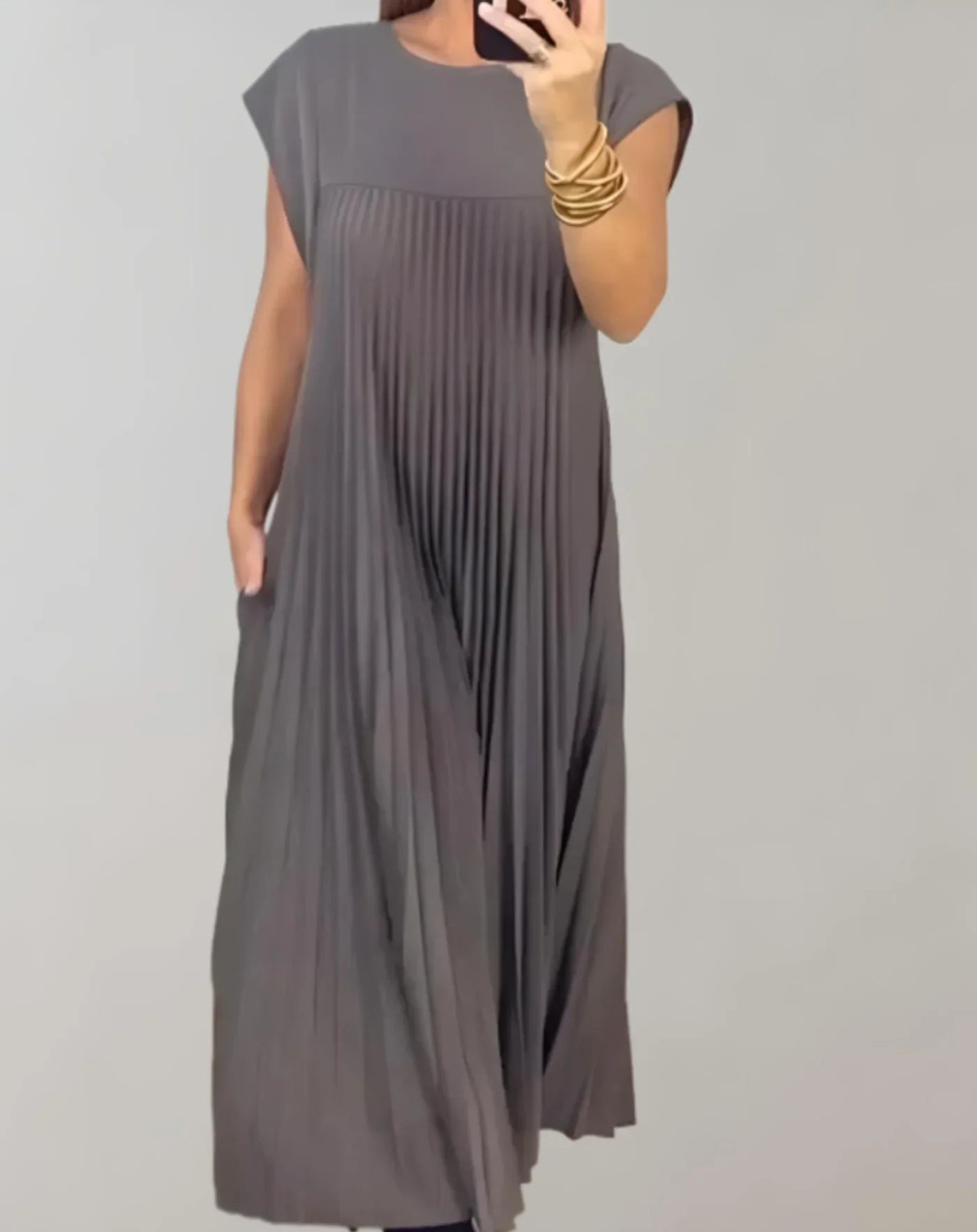 Zairelle – Elegant Pleated Dress