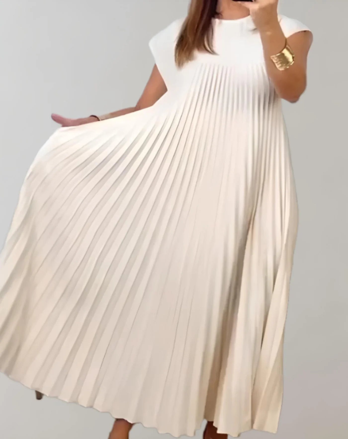 Zairelle – Elegant Pleated Dress