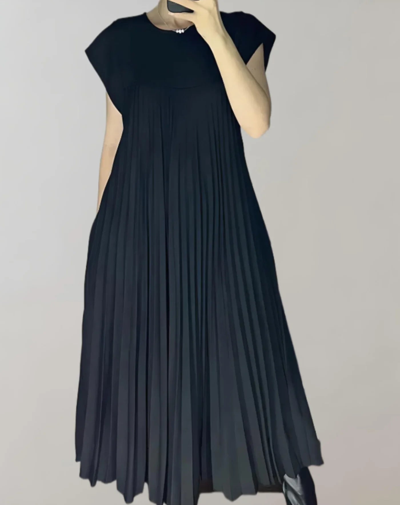 Zairelle – Elegant Pleated Dress