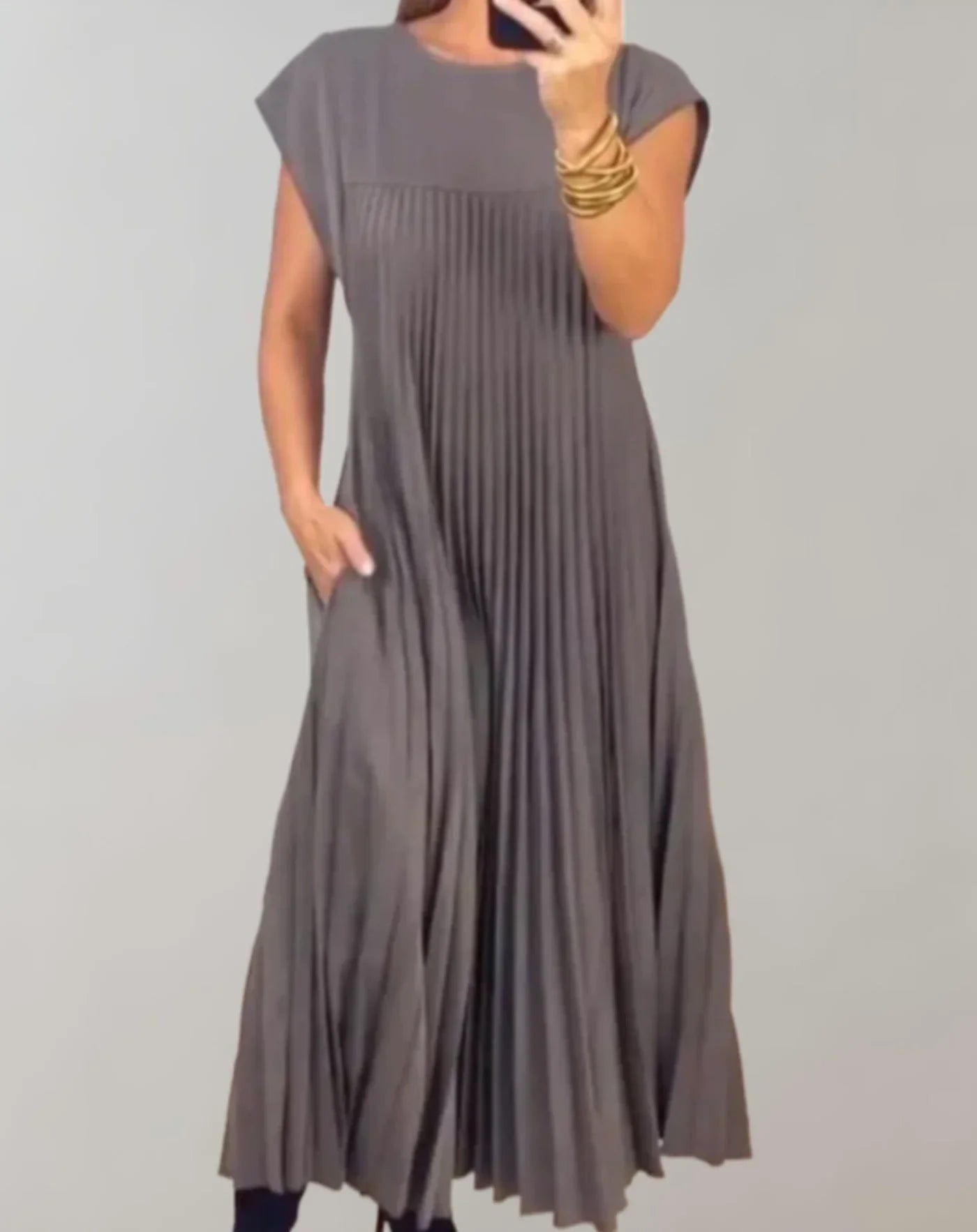 Zairelle – Elegant Pleated Dress