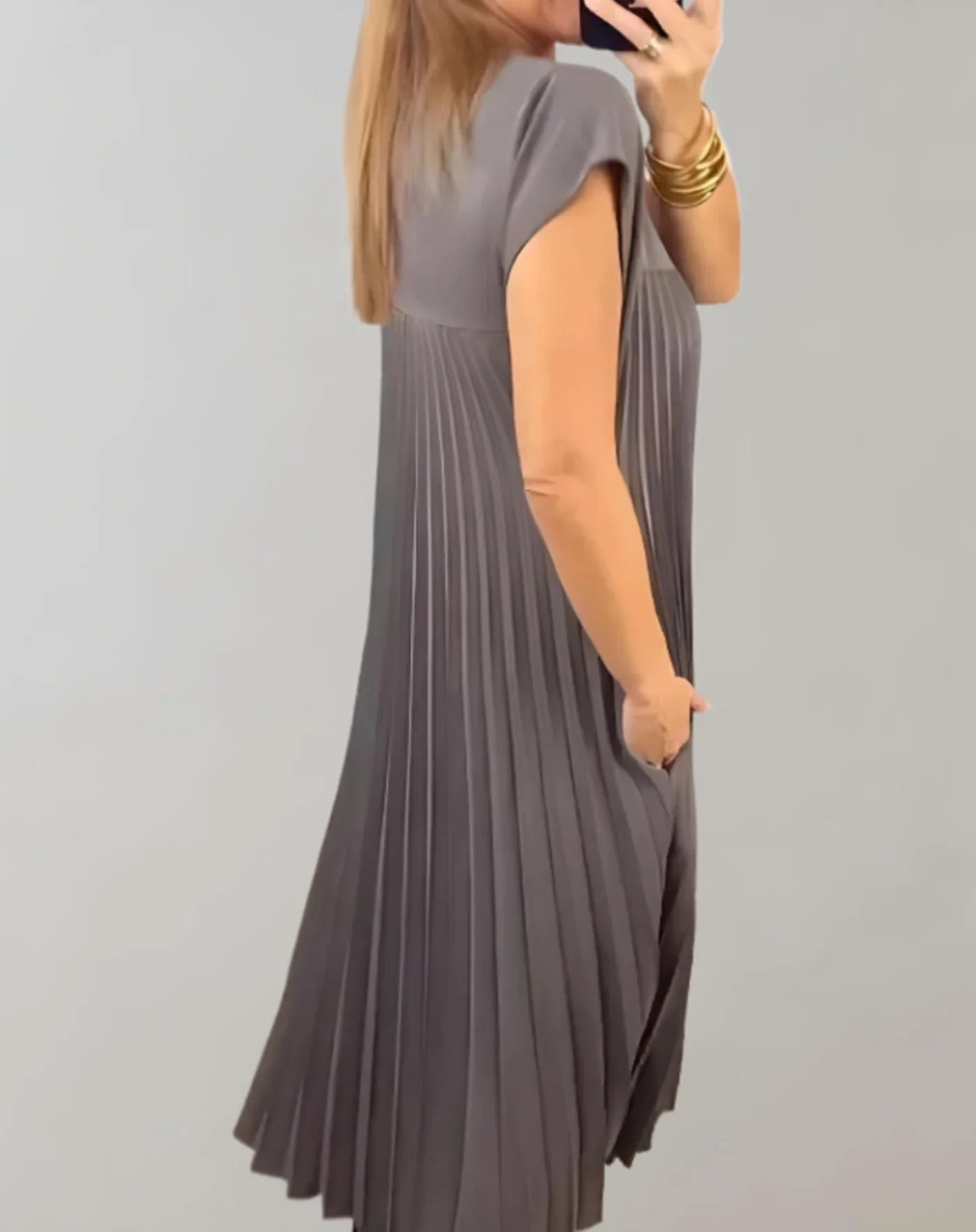 Zairelle – Elegant Pleated Dress