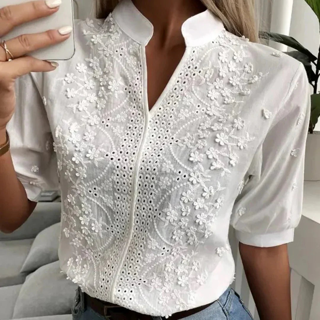 Darlyne – Elegant embroidered blouse