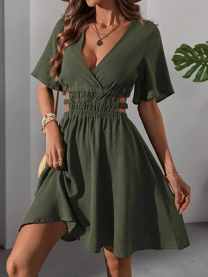 Rollette – Elegant V-neck Dress with Cap Sleeves