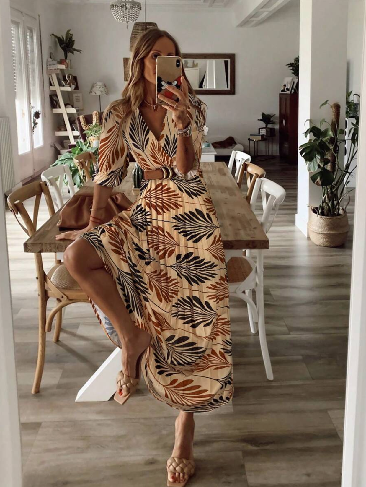 Genina – Pleated Midi Dress with Tropical Leaf Print