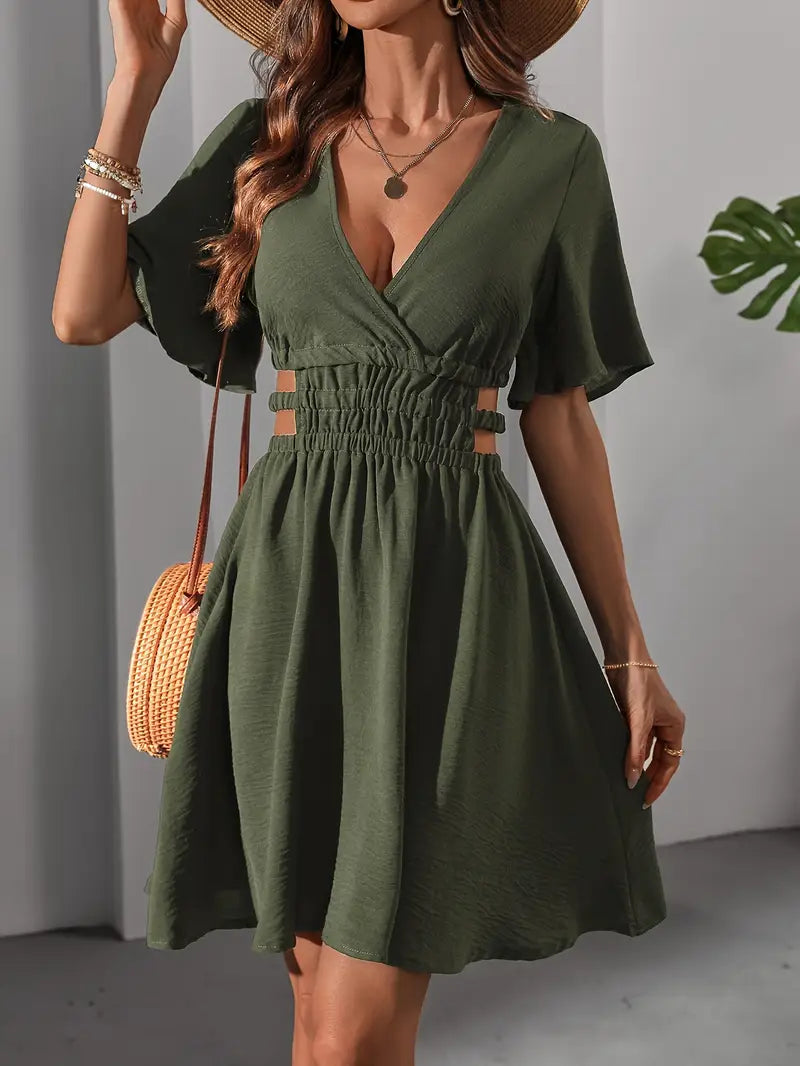 Rollette – Elegant V-neck Dress with Cap Sleeves
