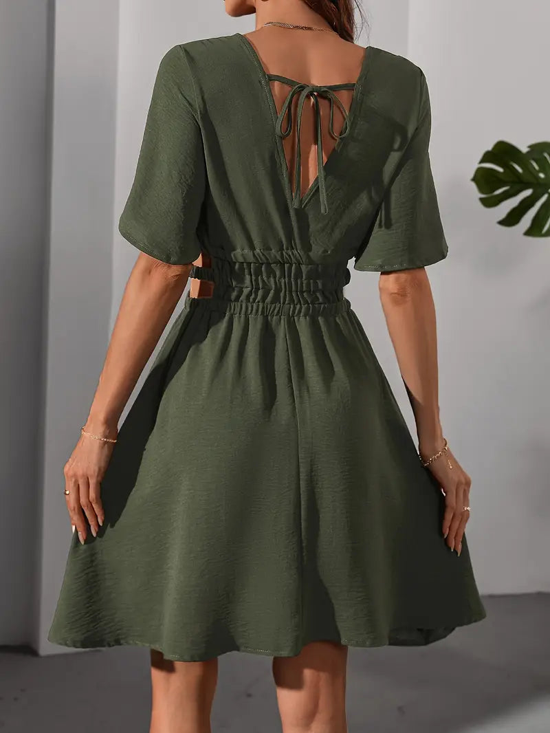 Rollette – Elegant V-neck Dress with Cap Sleeves