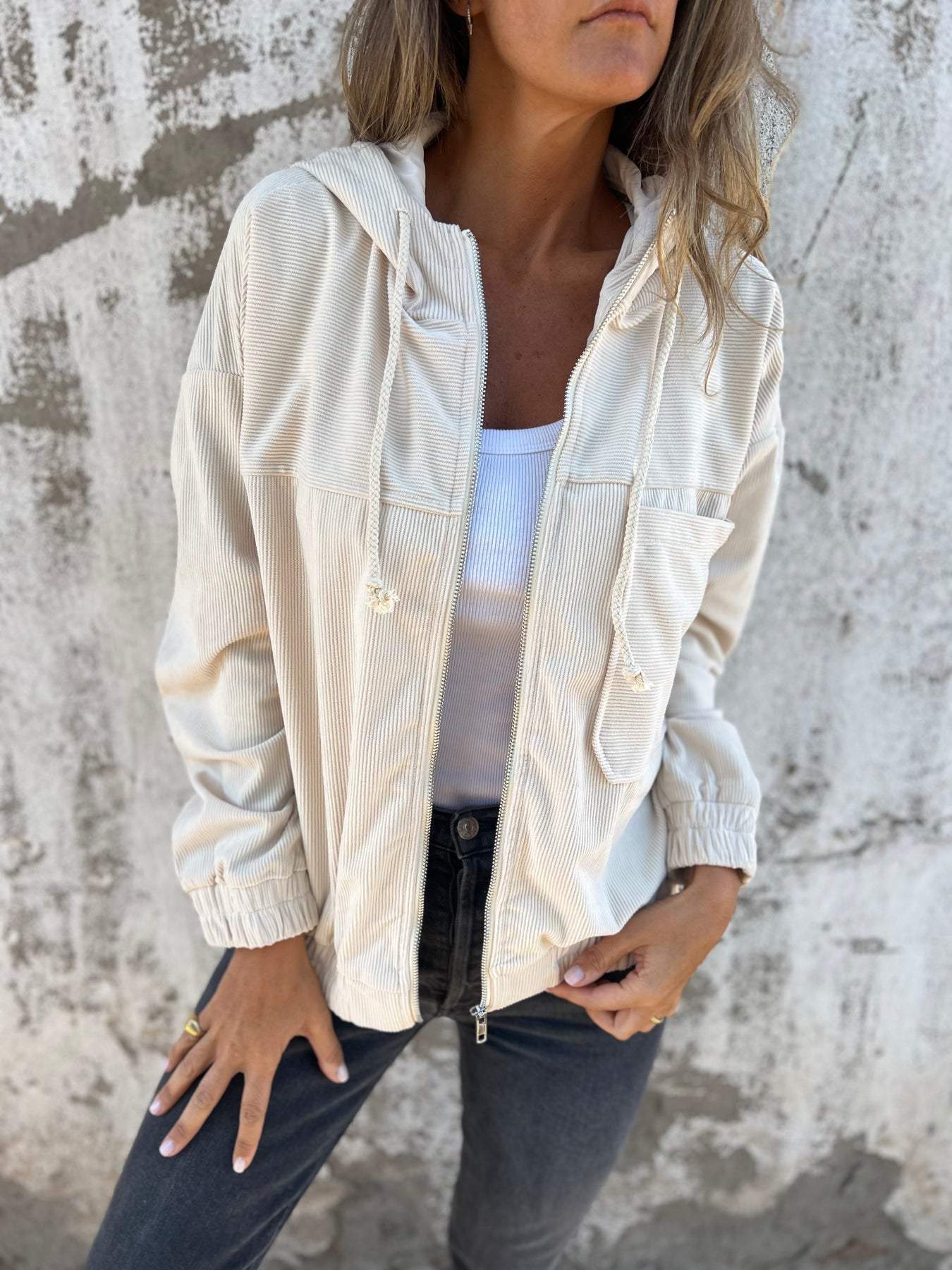 Tova – Stylish Corduroy Zippered Jacket