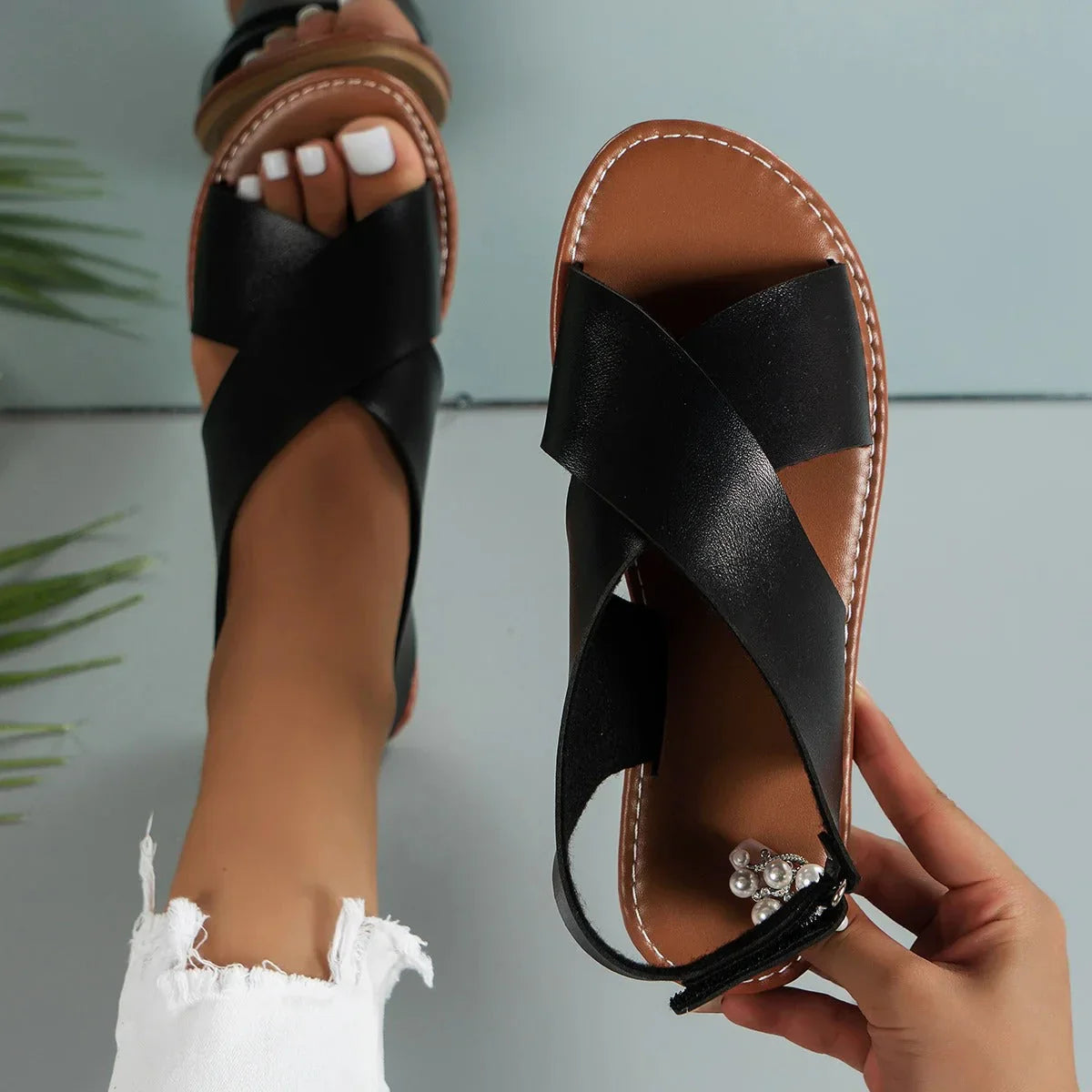 Thealyn – Minimalist Flat Leather Sandals
