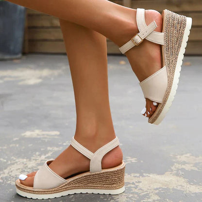 Sanne - Orthopaedic sandals with angled straps