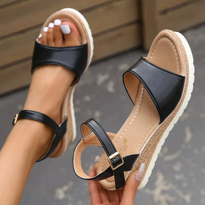 Sanne - Orthopaedic sandals with angled straps