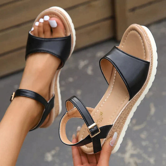 Sanne - Orthopaedic sandals with angled straps
